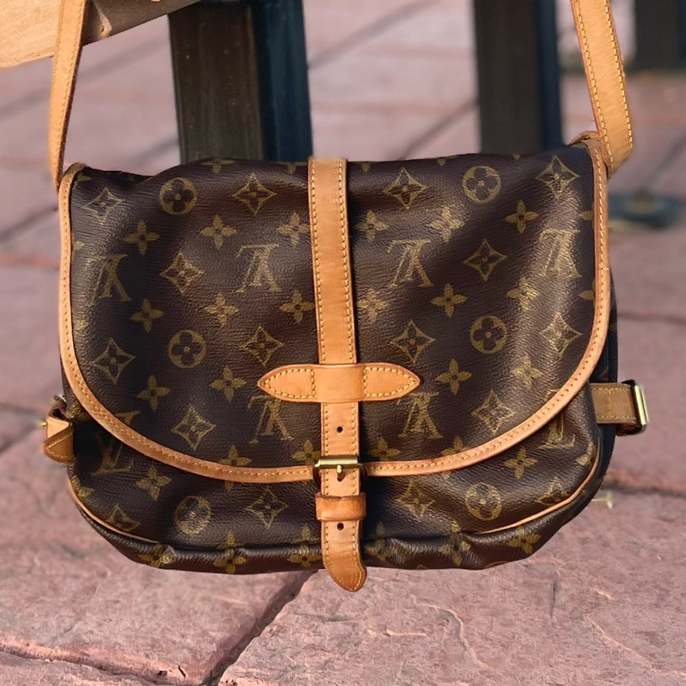 Authenticated By Pro-Authenticators Louis Vuitton Monogram Saumur 30.